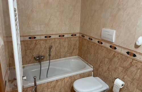 Cetara Apartamento | Apartment 'Ce Tour - La Casa del Limone di Nonni' with Mountain View, Wi-Fi and Air Conditioning