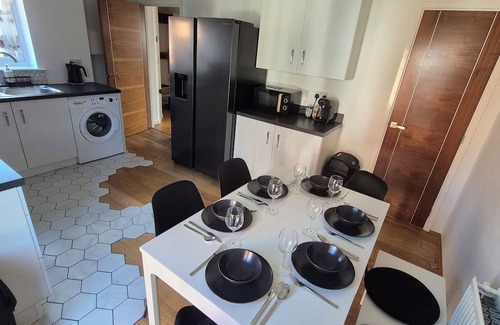 Hull Casa | Stylish 3-Bedroom House in Kingston Upon Hull – Perfect for Families & Groups