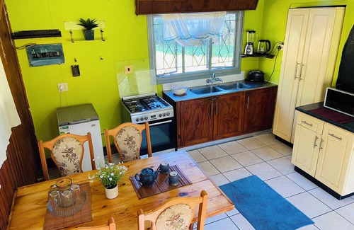 Mbabane Cabaña | Mountain Vista Cottage cozy stay with stunning views in nature’s heart!