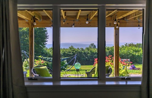 Farmington Apartamento | Cozy garden retreat in the Western Maine foothills
