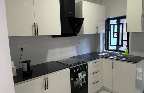 Serrekunda Apartamento | Lovely 2-bedroom apartment in kotu near the fire service with AC