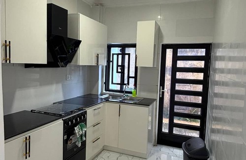 Serrekunda Apartamento | Lovely 2-bedroom apartment in kotu near the fire service with AC