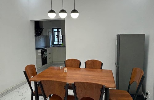 Serrekunda Apartamento | Lovely 2-bedroom apartment in kotu near the fire service with AC
