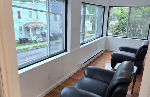 Poughkeepsie Casa | Stunning 5-bedroom house with AC/Heat in charming Poughkeepsie NY