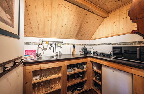 Altaussee Apartamento | Sieglgut: Torberg Apartment | Kitchen | Parking