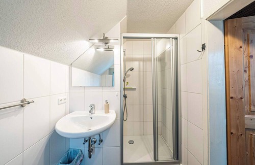 Altaussee Apartamento | Sieglgut: Torberg Apartment | Kitchen | Parking