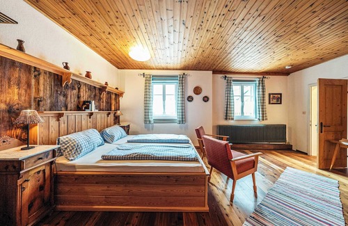 Altaussee Apartamento | Sieglgut: Torberg Apartment | Kitchen | Parking