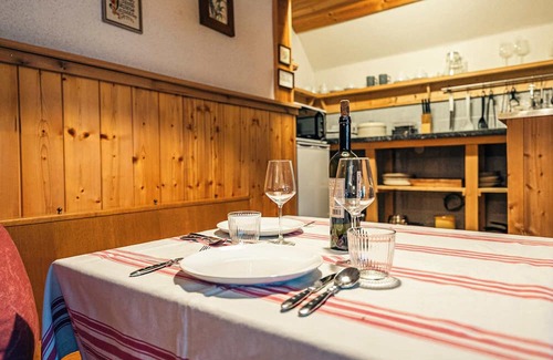 Altaussee Apartamento | Sieglgut: Schnitzler Apartment |Kitchen |Parking
