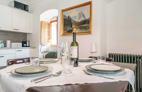 Altaussee Apartamento | Sieglgut: Brahms Apartment | Kitchen | Parking