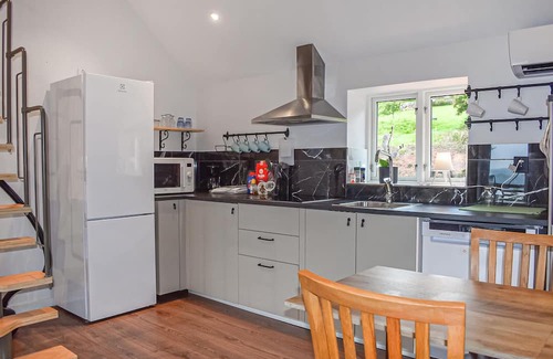 Vanga Casa | Gorgeous home in Villands with lake view