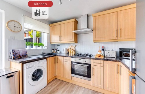 Marston Moretaine Apartamento | Modern 2BR w/Parking EV Charger