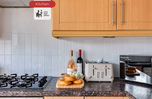 Marston Moretaine Apartamento | Modern 2BR w/Parking EV Charger
