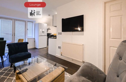 Cranfield Apartamento | Homely & Spacious Flat w/Balcony & Fast Wi-Fi