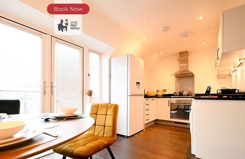 Cranfield Apartamento | Homely & Spacious Flat w/Balcony & Fast Wi-Fi