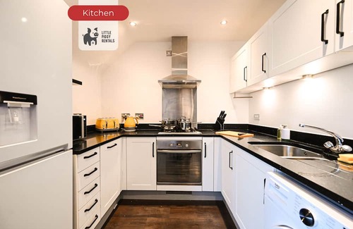 Cranfield Apartamento | Homely & Spacious Flat w/Balcony & Fast Wi-Fi