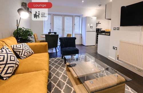 Cranfield Apartamento | Homely & Spacious Flat w/Balcony & Fast Wi-Fi
