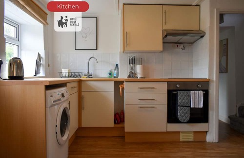 Yardley Hastings Cabaña | Serene 3BR Cottage Escape: Parking, Kitchen, Wi-Fi