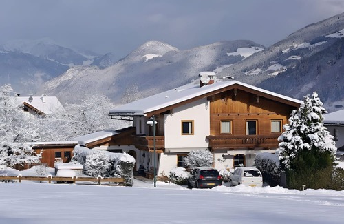 Ried im Zillertal Apartamento | Apartment 'Mia' with Mountain View, Balcony and Wi-Fi