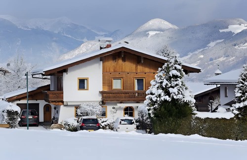 Ried im Zillertal Apartamento | Apartment 'Mia' with Mountain View, Balcony and Wi-Fi