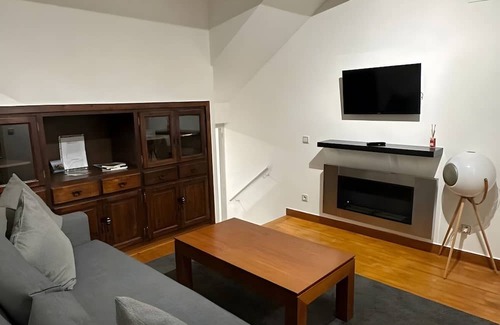 La Molina Apartamento | Apartment 'Sol I Vent La Molina' with Mountain View and Wi-Fi