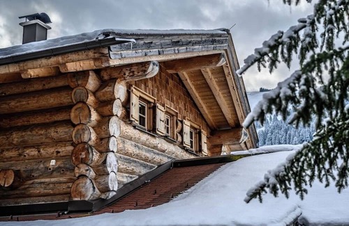 Maria Alm am Steinernen Meer Chalet De Esquí | Exclusive chalets with their own Swiss stone pine sauna, private whirlpool & open fireplace