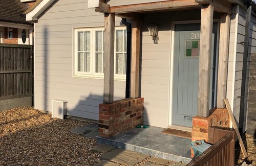 St Lawrence Casa | The Bucket is so much more than its name.nRelaxing, 2 bed,2 bath retreat.