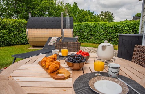 Heetveld Chalet De Esquí | Luxury Holiday Chalet 1-4 persons with Private Jacuzzi, Private Sauna and Sun Shower.