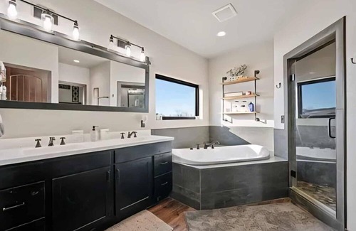 Whitewood Casa | Spacious 5-bedroom house in between Sturgis & Whitewood. Plenty of room!