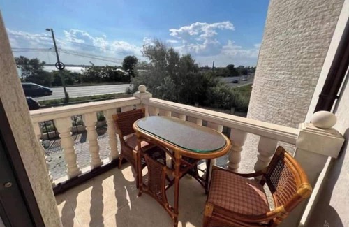 Eforie Nord Apartamento | King Room with Sea View & Queen Room with Balcony