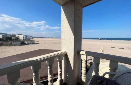 Eforie Nord Apartamento | Charming villa in superb Eforie with WiFi, AC & Deluxe King Room