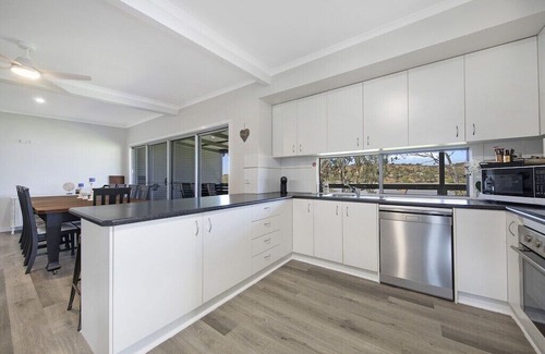 Pellaring Flat Casa | 🌊 Absolute Waterfront Bliss – Pet Friendly Family Shack to Ski, Fish & Relax