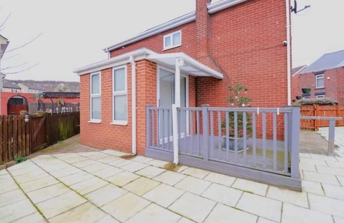 Barnsley Casa | Spacious 6 Bedroom Family House