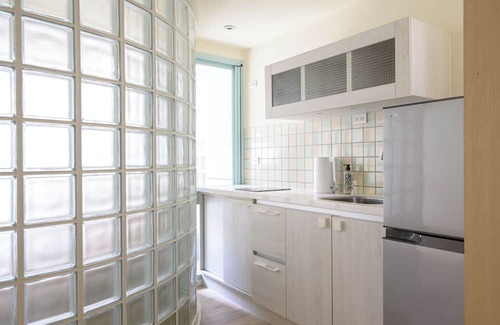 Songshan Apartamento | Stylish 2F Large Studio, Taipei, Elevator, AC, 1 unit in a floor, Walk to MRT