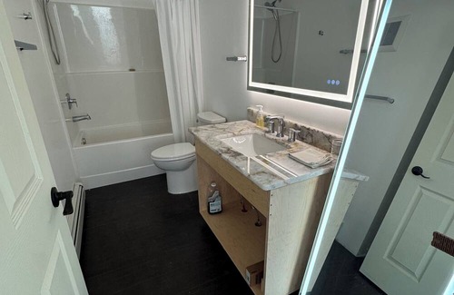 Sheridan Casa | Charming private room and bathroom. One mile from town. Best views in the valley