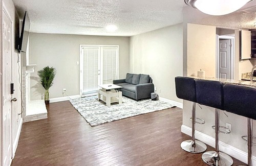 Addison Apartamento | Stylish 1BR w/Smart TV & Wi-Fi