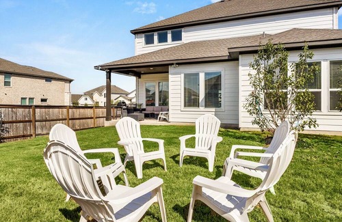 Buda Casa | Purple Prairie Retreat/Pool, Patio, & BBQ