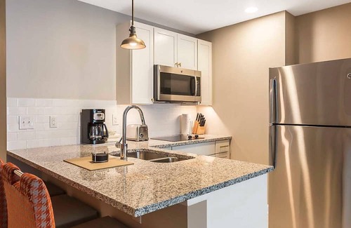 Cannonborough Elliotborough Complejo | Bluegreen's King 583 Resort - Studio – Charleston Charm Meets Modern Luxury