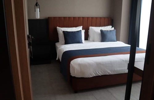 Serifali Mahallesi Cama Y Desayuno | Modern, spacious suites. Close to the airport and central areas.