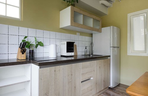 Songshan Apartamento | Stylish 4F Large Studio, Taipei, Elevator, AC, 1 unit in a floor, Walk to MRT
