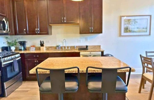 North Evanston Apartamento | Well-Equipped 2BR Unit with Parking