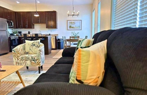 North Evanston Apartamento | Well-Equipped 2BR Unit with Parking