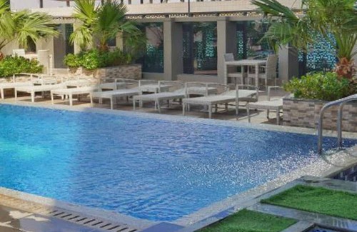 Al Olaya District Apartamento | bnbme | Chic 1BR Apartment w/ Outdoor Pool Access