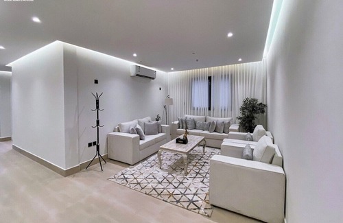 Qurtubah Apartamento | bnbme | Modern Apartment + Maid’s Room | 17 min to KAFD