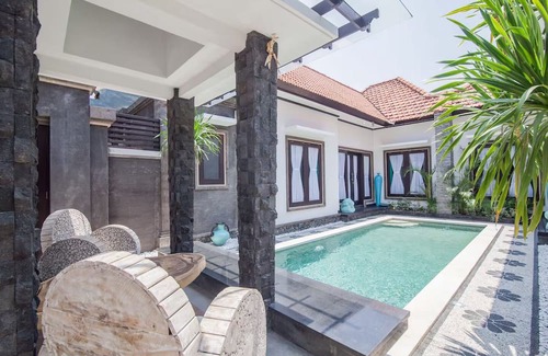 Kerobokan Villa | Villa Marjens 2 Seminyak area , 4 bedrooms sleeps 8 private pool for about $30pp