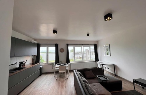 Strombeek-Bever Apartamento | Close to the atomium and expo halls. A stone's throw from trademarkt.