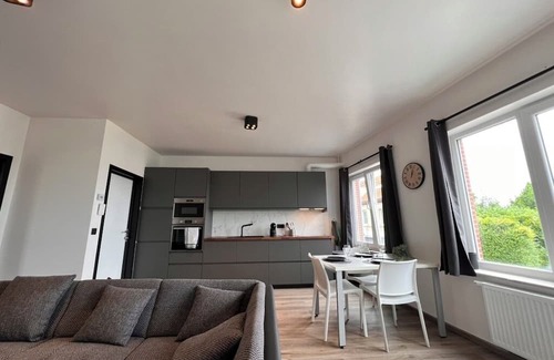 Strombeek-Bever Apartamento | Close to the atomium and expo halls. A stone's throw from trademarkt.