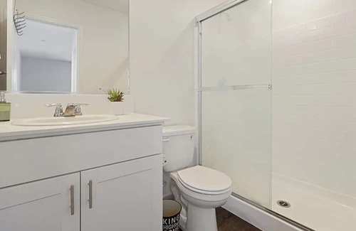 Merced Casa | Serene 6-bedroom house with AC in charming North Merced