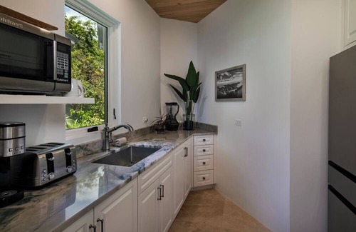 Estate Ben Runnels Gut Villa | Coral Point Villa ~ Luxury 5-bedroom villa in Coral Bay with Solar