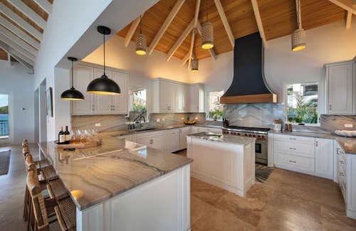 Estate Ben Runnels Gut Villa | Coral Point Villa ~ Luxury 5-bedroom villa in Coral Bay with Solar