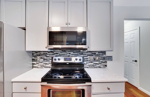 Blakeslee Casa | Luxury, Hot Tub, Jacuzzi, Home Theater, Lake and more in the heart of Poconos